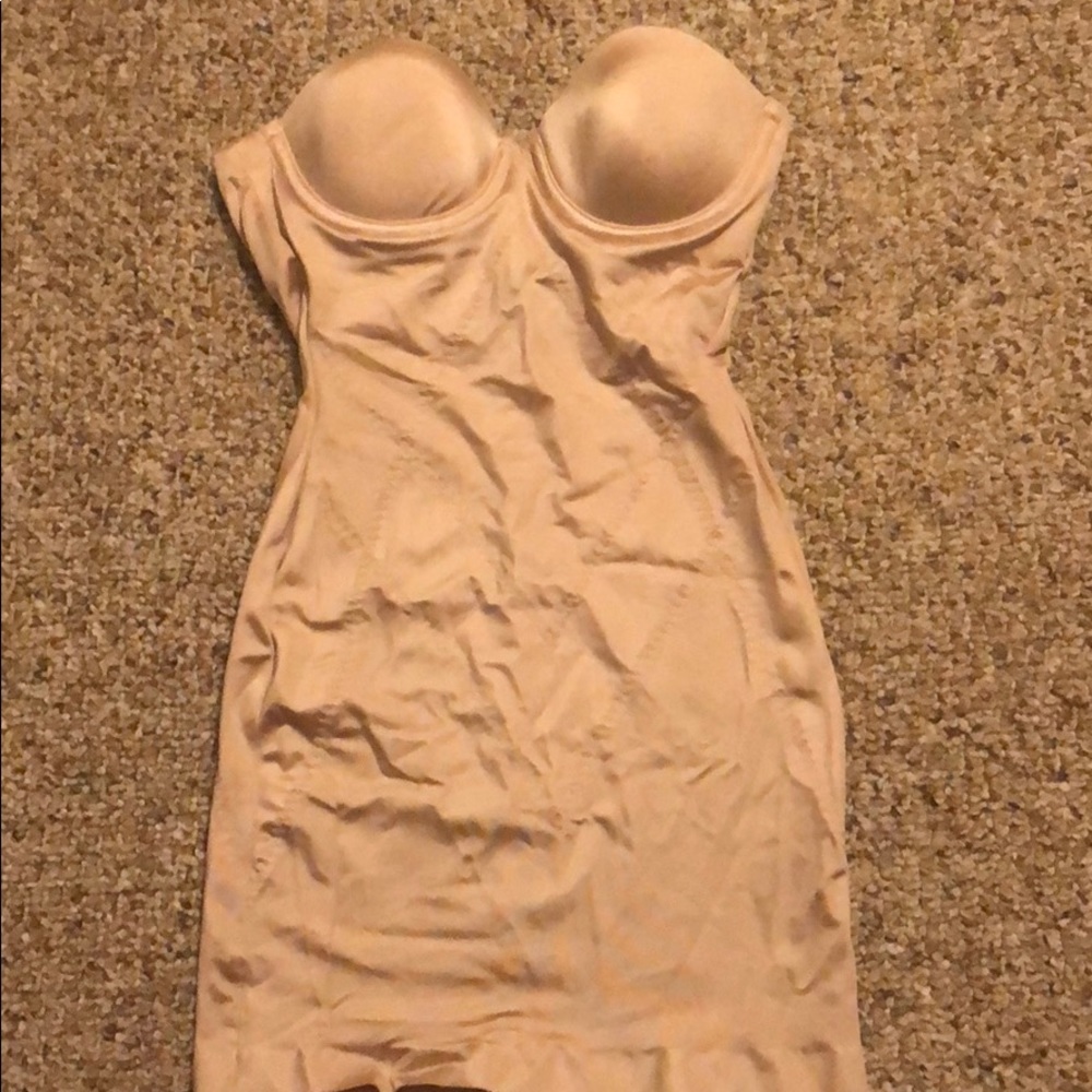 Like New Victoria Secret underwire shaping slip 32